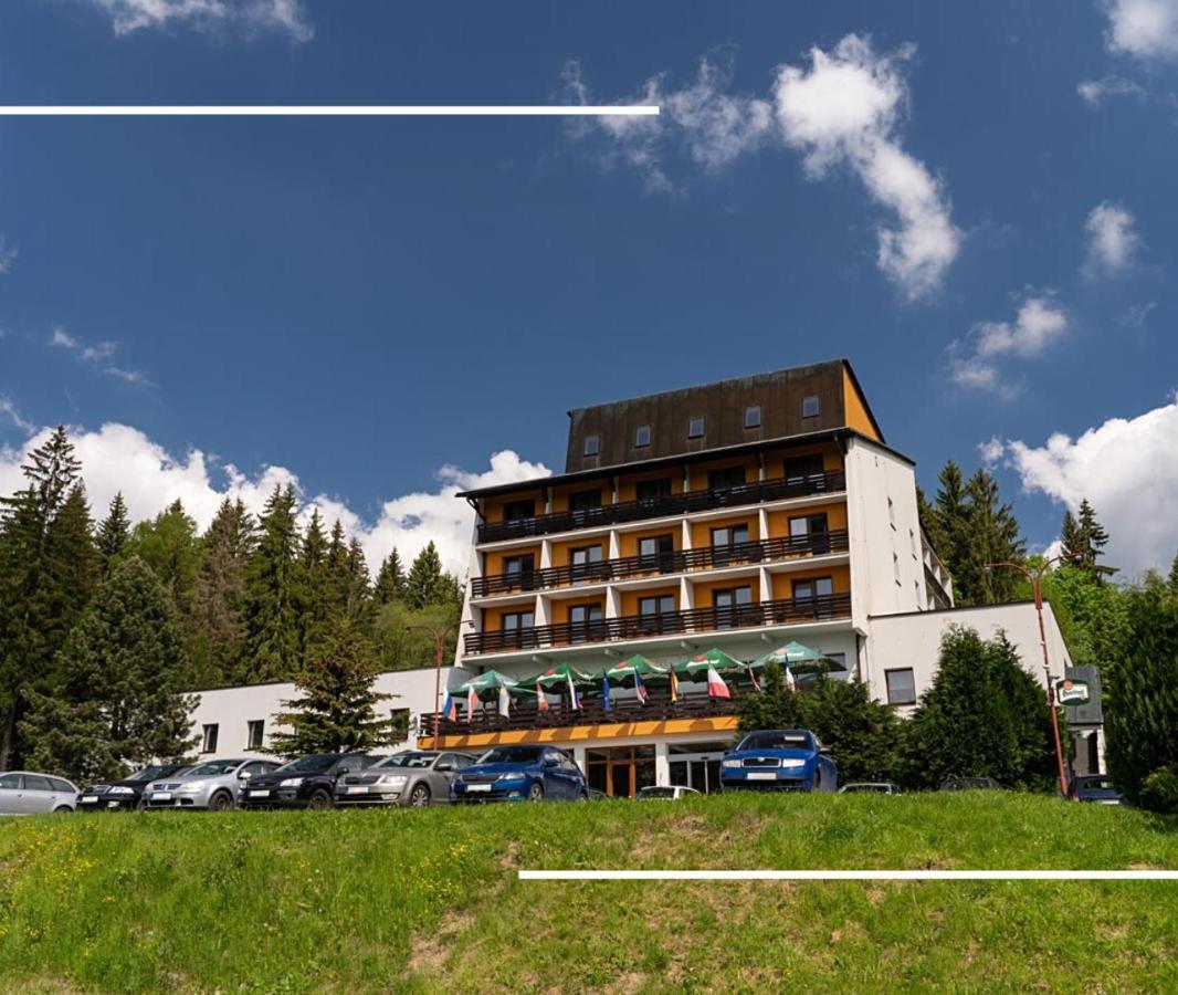 Hotel Kamzik *** มาลา โมราฟกา ภายนอก รูปภาพ