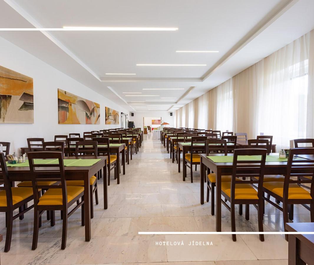 Hotel Kamzik *** มาลา โมราฟกา ภายนอก รูปภาพ